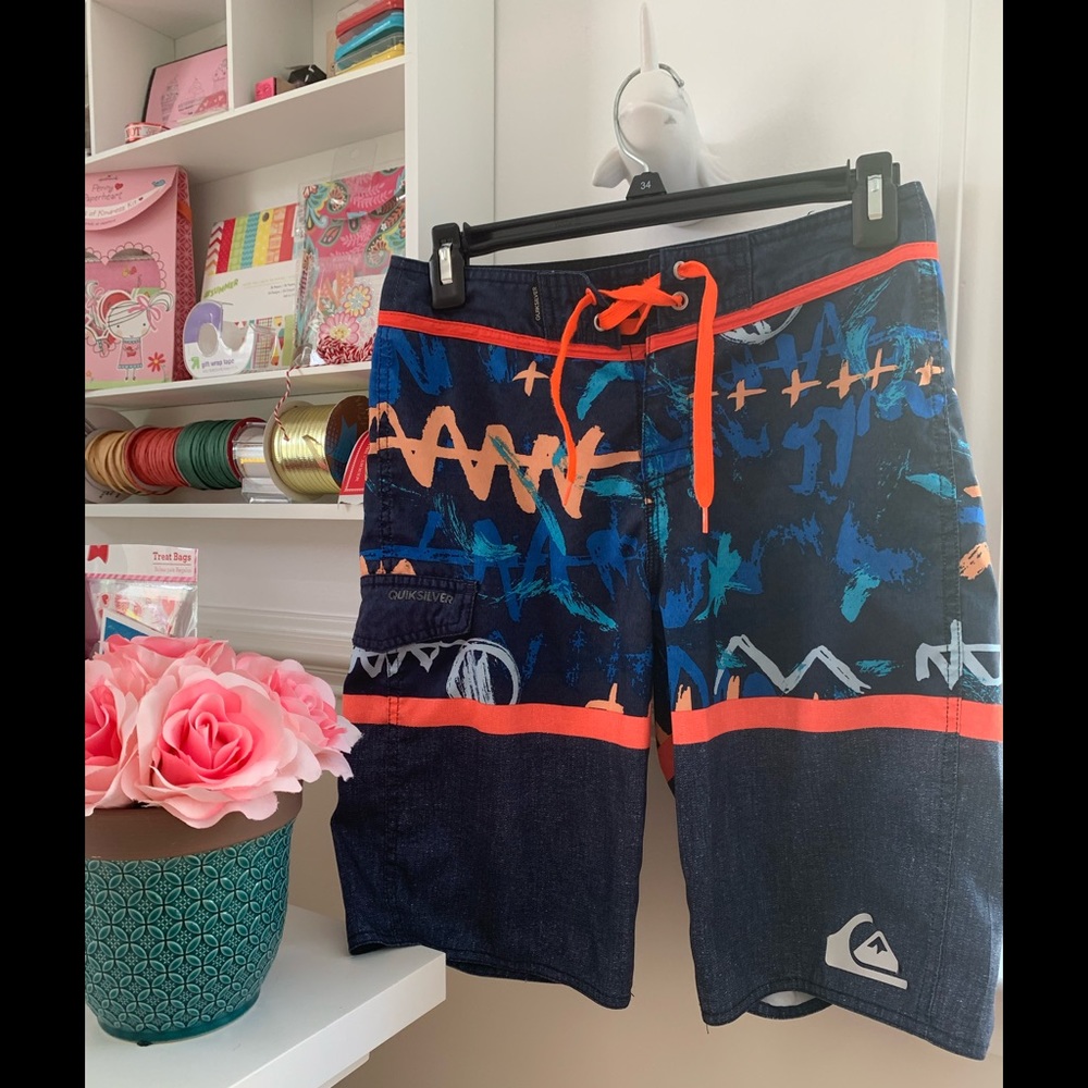 ⭐️🆕⭐️listing Boys Quicksilver swim shorts